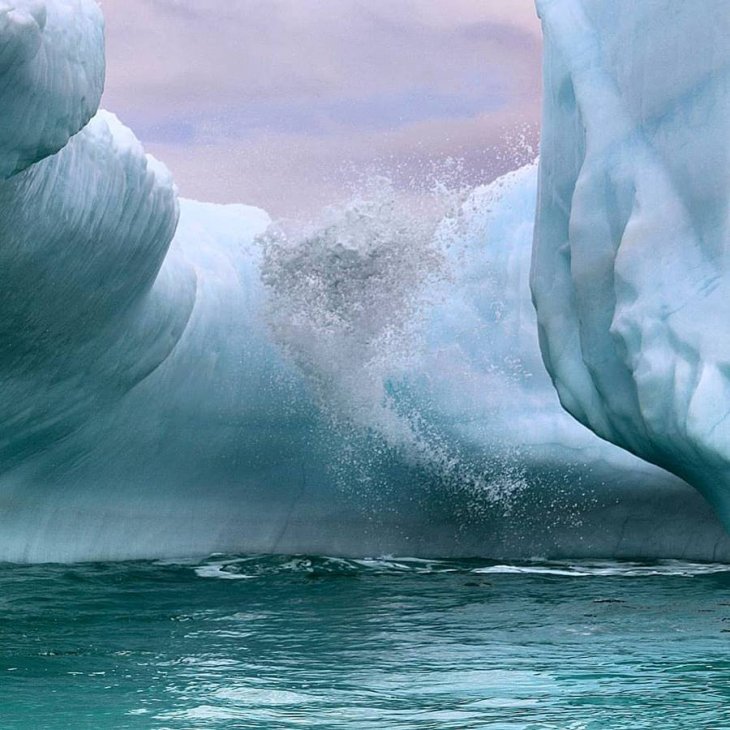 Айсберги идут мимо канадского острова Ньюфаундленд Интересное