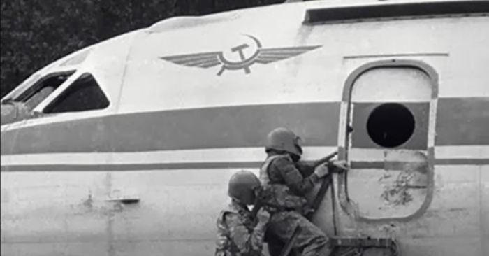 Восемь секунд и одна пуля: как спецназ КГБ СССР освобождал захваченный террористами самолет в Уфе интересное