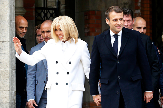 Ставка на белый: Брижит Макрон на выборах в Европарламент во Франции Звездный стиль
