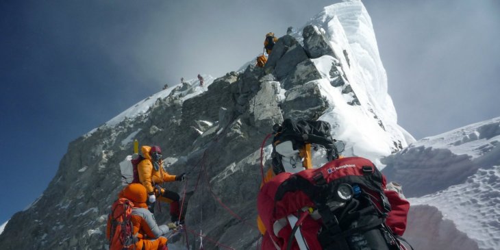Восхождение на Эверест опасно для альпинистов из-за очереди альпинизм,интересное,необычное,очередь,Эверест