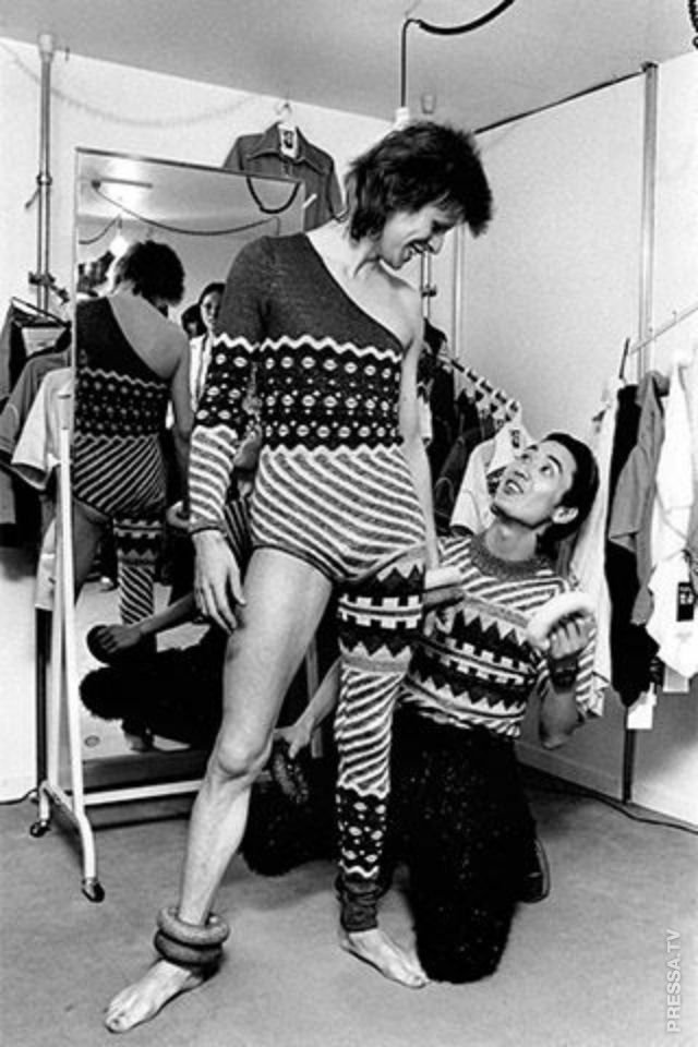 Дэвид Боуи - икона стиля музыкальной поп-культуры 1970-х годов Дэвид Боуи,знаменитости,икона стиля,музыканты,необычное,стиль,фотография