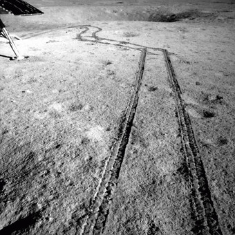 Китайский луноход нашел следы вещества из лунной мантии Космос