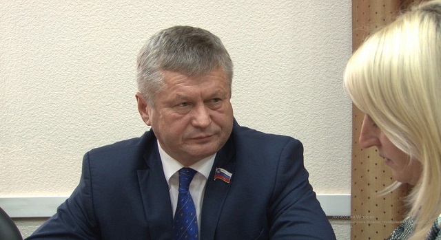 Единоросс Сергей Зайцев напал на журналиста за 
