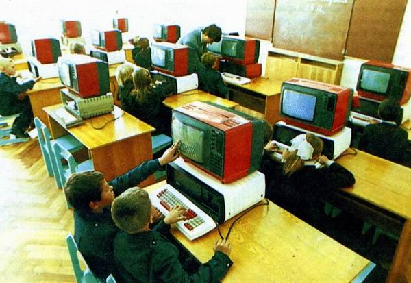 Компьютер, мобильный телефон и микроволновка: как выглядели в СССР привычные нам устройства Интересное