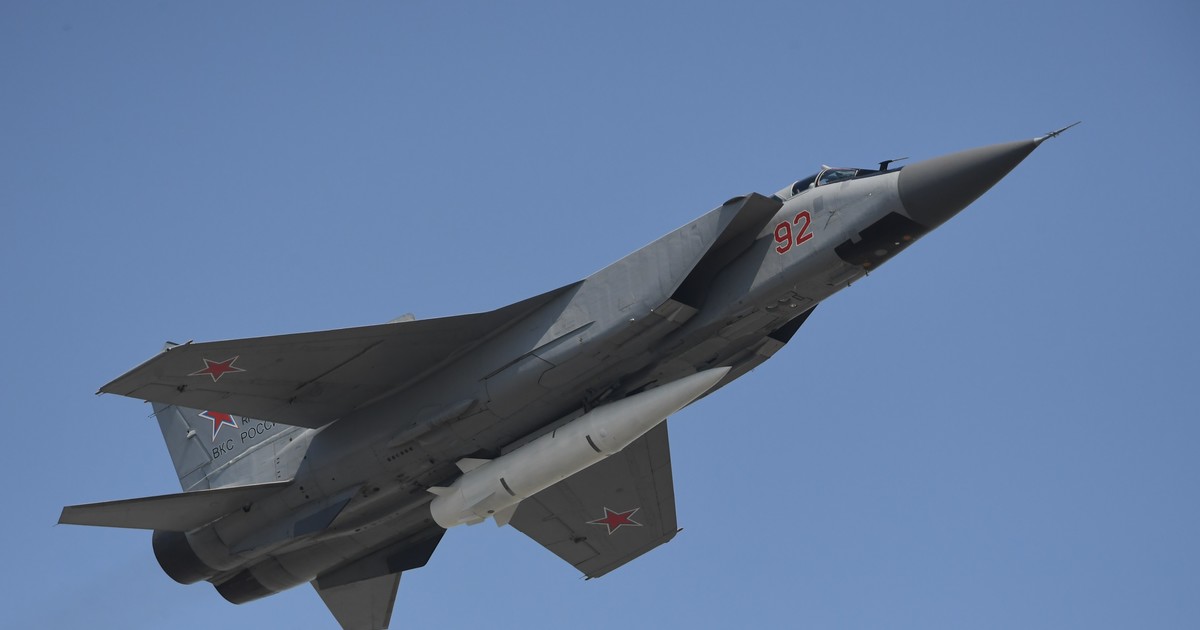 МиГ-31БМ поднимает «Кинжал» выше линии Армстронга Авиация