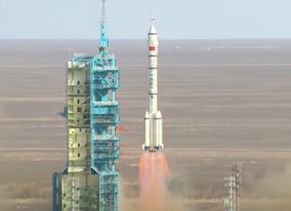 La Chine lance un navire de sauvetage pour les astronautes bloqués à la station spatiale Tiangong