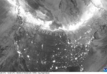 Приголомшливе північне сяйво, видиме по всій Північній Америці після потужного сонячного шторму