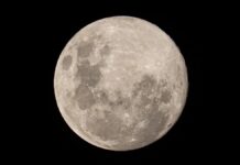 Сніговий місяць у лютому 2026: коли і як його побачити