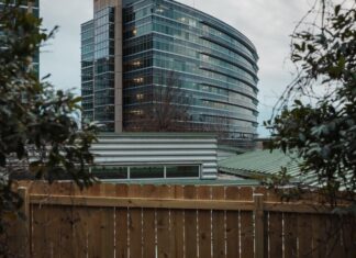 Státy napadají Trumpovu administrativu kvůli škrtům ve financování zdravotnictví