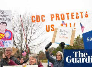Por qué Estados Unidos no logra prevenir los brotes de enfermedades después de los recortes de los CDC