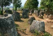 Ciemna strona tajemnicy kamiennych gigantów Laosu