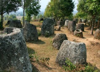Le mystère de la pierre du Laos prend une tournure plus sombre